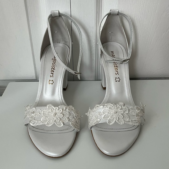 👰‍♀️Bridal Sandals - White Leather with Pearls and Lace, handmade in Eur… - Picture 12 of 12
